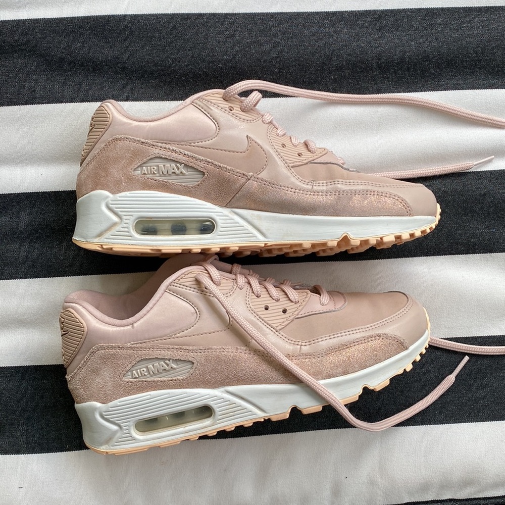 Nike Womens Air Max Rose Gold